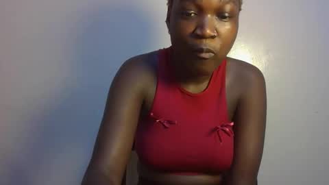 pretty_lucie online show from 04/12/26, 04:39