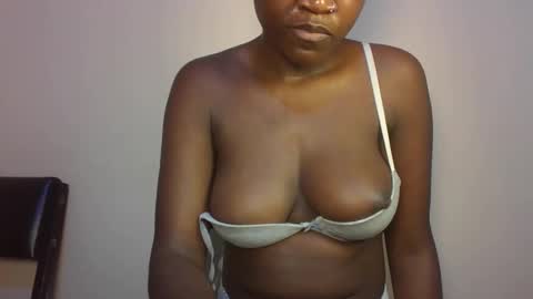 pretty_lucie online show from 04/16/26, 12:22