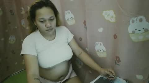pretty_lyn08 online show from 04/24/26, 11:07