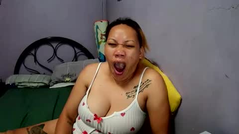 pretty_lyn08 online show from 06/01/26, 04:09