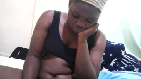 pretty_melan online show from 07/07/26, 11:03