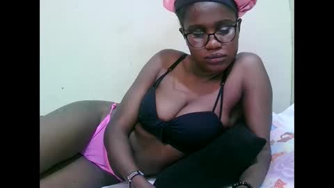 pretty_mellan online show from 02/02/25, 06:04