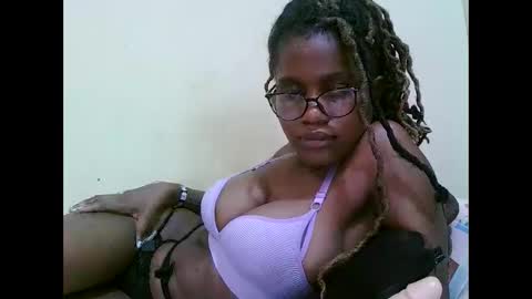 pretty_mellan online show from 03/03/25, 10:28