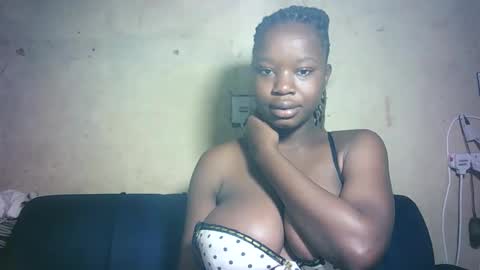 pretty_milan online show from 02/16/26, 07:48