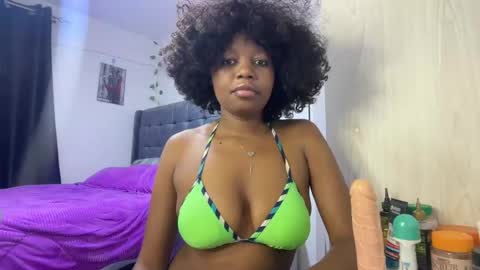 Snapshot of pretty_peaches chatting on 12/15/25, 09:08 Pretty peaches online show from 12/15/25, 09:08