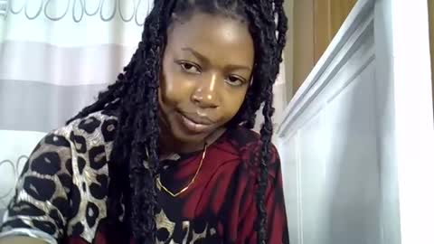 Snapshot of pretty_petite24 chatting on 01/28/25, 11:17 pretty_petite24 online show from 01/28/25, 11:17