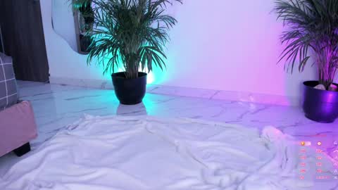 Snapshot of pretty_pettite chatting on 12/14/24, 10:07 pretty_pettite online show from 12/14/24, 10:07