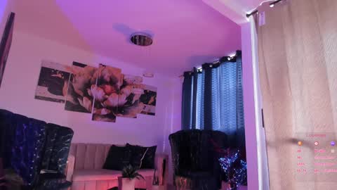 Snapshot of pretty_pettite chatting on 12/16/24, 08:48 pretty_pettite online show from 12/16/24, 08:48