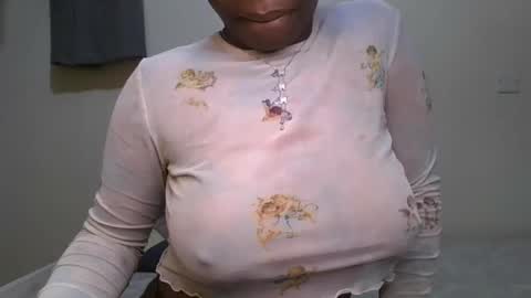 pretty_shila online show from 10/15/25, 02:50