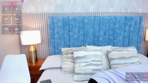 Daisy Flower online show from 10/24/25, 01:35