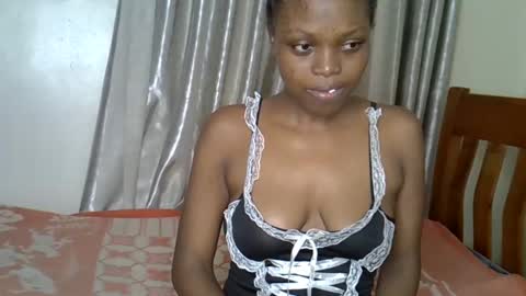 SaraCattra online show from 10/04/25, 09:57