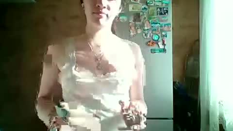 Snapshot of prettybella_7 chatting on 07/10/26, 03:22 Bella online show from 07/10/26, 03:22