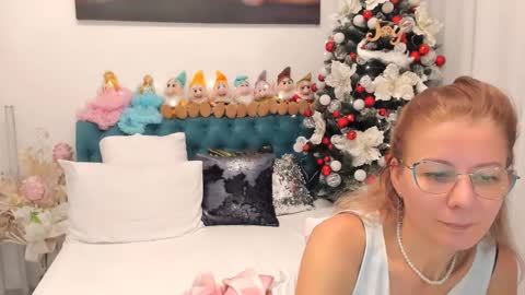 Snapshot of prettyblackeyes chatting on 12/14/24, 07:40 wilma online show from 12/14/24, 07:40