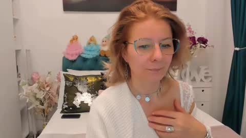 Snapshot of prettyblackeyes chatting on 01/23/25, 07:11 wilma online show from 01/23/25, 07:11