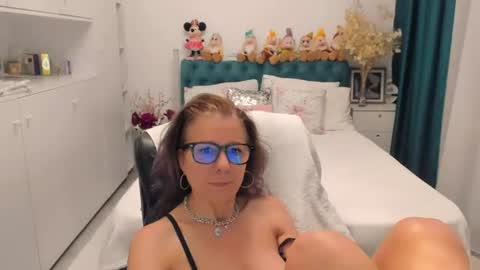 Snapshot of prettyblackeyes chatting on 06/11/26, 06:44 wilma online show from 06/11/26, 06:44