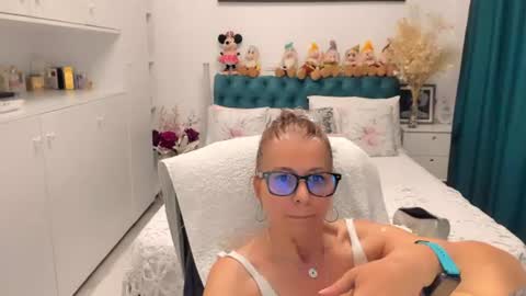 Snapshot of prettyblackeyes chatting on 06/12/26, 07:18 wilma online show from 06/12/26, 07:18