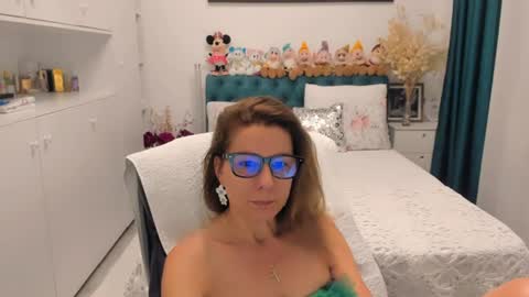 Snapshot of prettyblackeyes chatting on 07/12/26, 05:31 wilma online show from 07/12/26, 05:31