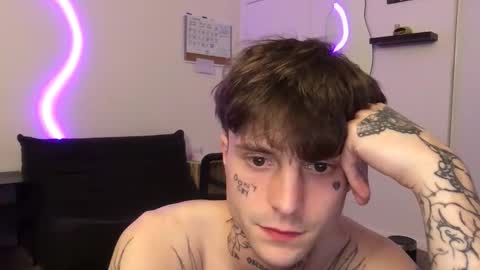 pretty boy online show from 11/22/25, 06:34