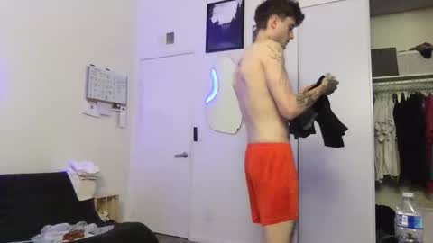 pretty boy online show from 11/29/25, 03:53