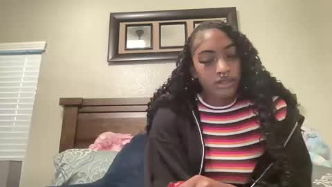 prettyfacefemale online show from 04/08/26, 10:43