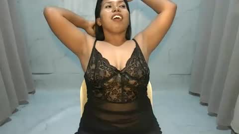 prettygirl_ynna online show from 11/19/25, 11:54