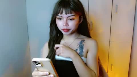 Snapshot of prettyjulian chatting on 01/27/25, 04:30 SEXY JULIA online show from 01/27/25, 04:30