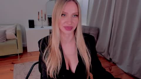 Eva online show from 01/17/25, 03:55