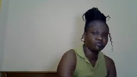Snapshot of prettyliz30 chatting on 07/18/26, 01:21 LILIAN online show from 07/18/26, 01:21