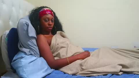 Snapshot of prettylondond chatting on 07/14/26, 02:05 prettylondond online show from 07/14/26, 02:05