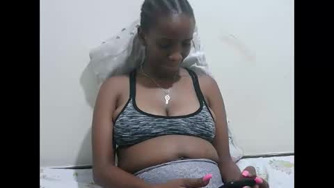 Snapshot of prettynana2 chatting on 12/17/25, 12:27 nana online show from 12/17/25, 12:27