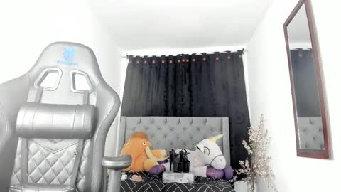 Laura  Onlyfans   40OFF online show from 03/02/25, 06:16