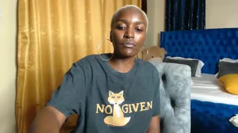 Snapshot of prettyquee chatting on 01/15/25, 10:02 sasha online show from 01/15/25, 10:02