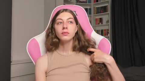 Snapshot of prettysomething chatting on 07/09/26, 05:44 Sophie next stream will be at Monday i will wait you guys online show from 07/09/26, 05:44