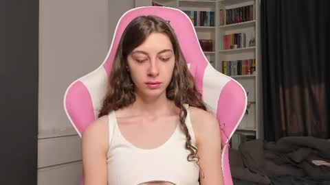 Snapshot of prettysomething chatting on 07/11/26, 05:54 Sophie next stream will be at Monday i will wait you guys online show from 07/11/26, 05:54