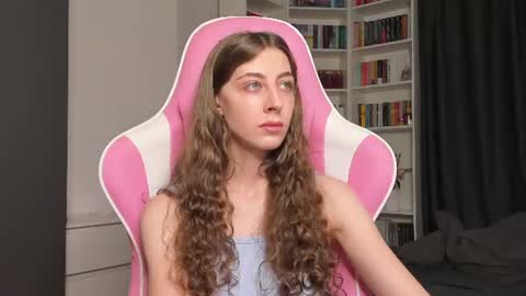 Snapshot of prettysomething chatting on 07/14/26, 10:21 Sophie next stream will be at Monday i will wait you guys online show from 07/14/26, 10:21