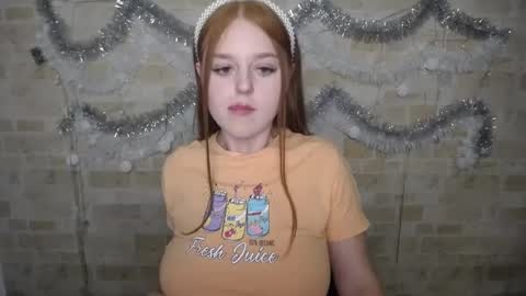 Snapshot of prettyvalerii_ chatting on 12/22/24, 02:28 Valeri online show from 12/22/24, 02:28