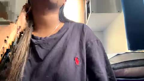 Snapshot of prettyyalisha chatting on 04/15/26, 02:35 prettyyalisha online show from 04/15/26, 02:35