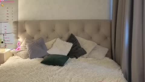 Snapshot of prettyyy_kitty chatting on 02/25/26, 02:32 Kitty online show from 02/25/26, 02:32