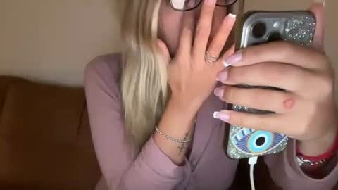 Snapshot of prettyyykittyyy22 chatting on 09/21/25, 08:38 prettyyykittyyy22 online show from 09/21/25, 08:38