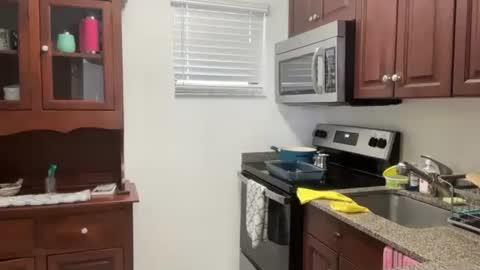 prettyyykittyyy22 online show from 09/30/25, 06:02