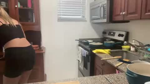 prettyyykittyyy22 online show from 10/16/25, 07:48