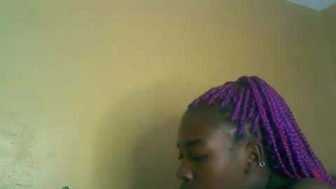 prettyzuzu online show from 11/28/25, 08:06