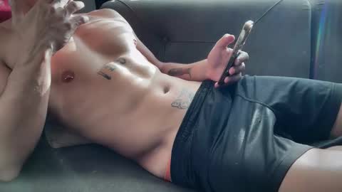 Snapshot of pretwunk chatting on 11/18/25, 12:20 pretwunk online show from 11/18/25, 12:20