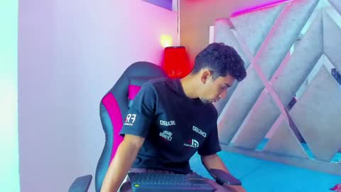 prince_arthur77 online show from 04/15/26, 01:51