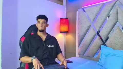 Snapshot of prince_arthur77 chatting on 06/12/26, 01:32 prince_arthur77 online show from 06/12/26, 01:32
