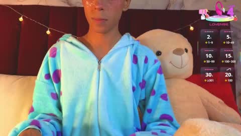 Snapshot of prince_poppy_ chatting on 10/04/25, 09:02 PRINCEPOPPY online show from 10/04/25, 09:02