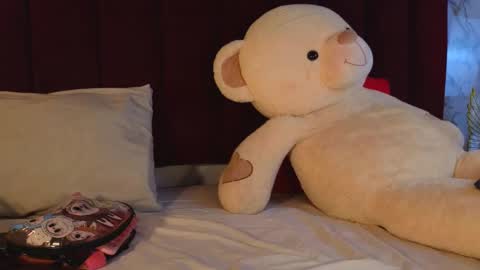 Snapshot of prince_poppy_ chatting on 11/06/25, 08:43 PRINCEPOPPY online show from 11/06/25, 08:43