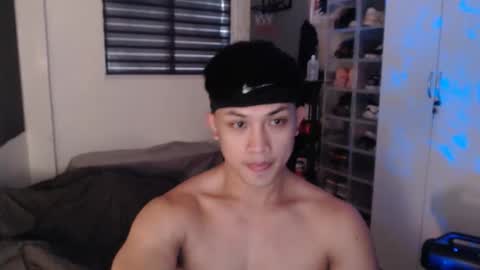 Snapshot of princeadrianx chatting on 03/25/26, 06:52 Prince Adrian online show from 03/25/26, 06:52