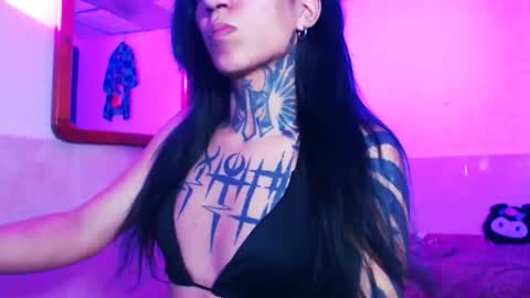 Snapshot of princes_wolf1 chatting on 12/17/25, 02:06 princes_wolf1 online show from 12/17/25, 02:06