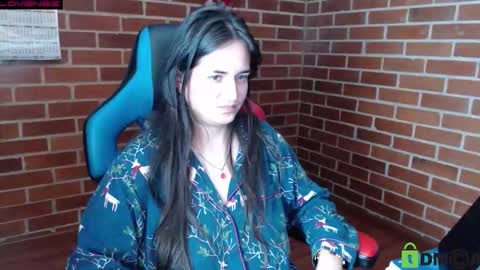 Leia online show from 09/26/25, 01:20